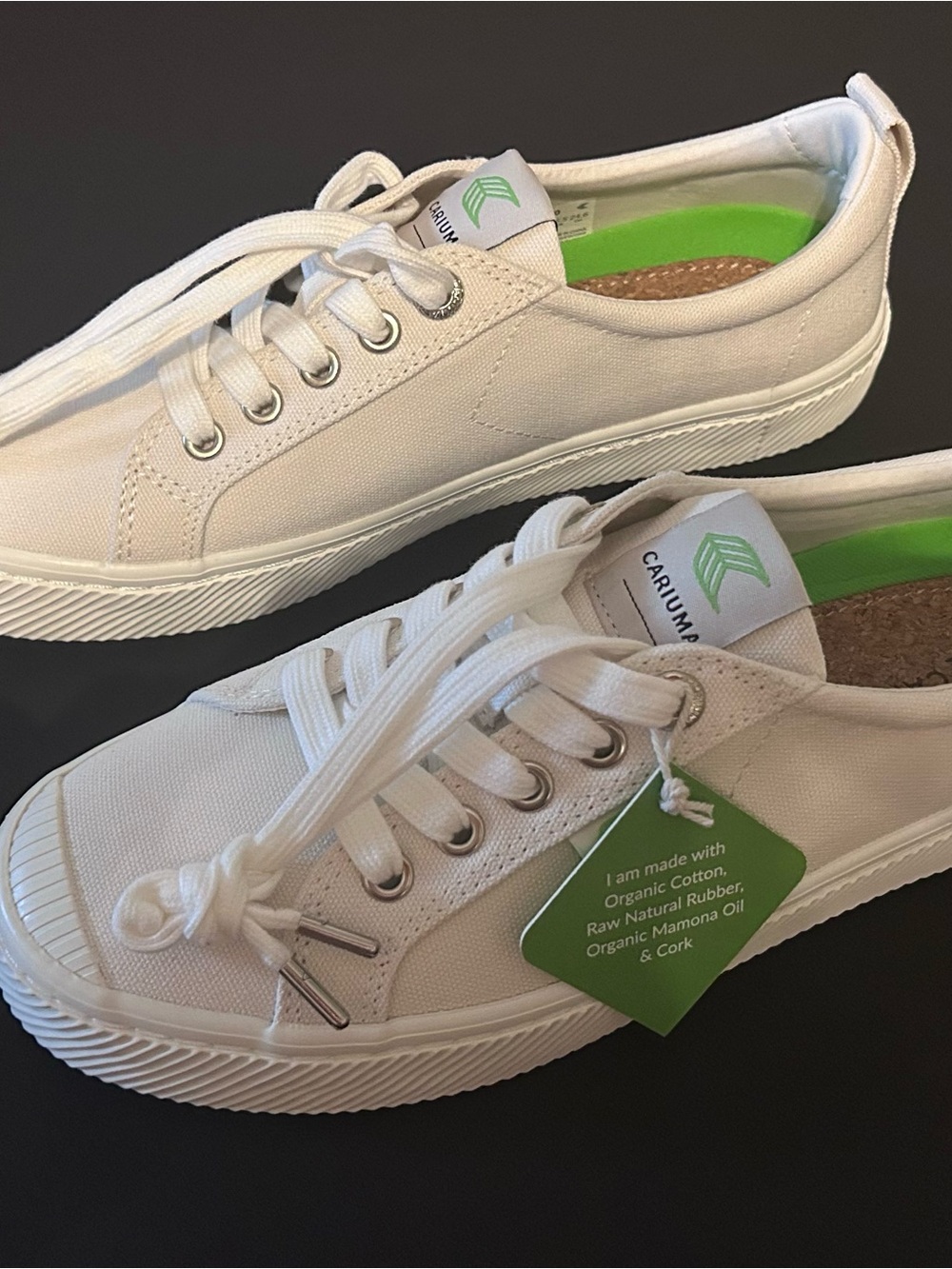 Cariuma White Canvas Low-Top Sneakers with Green Insole